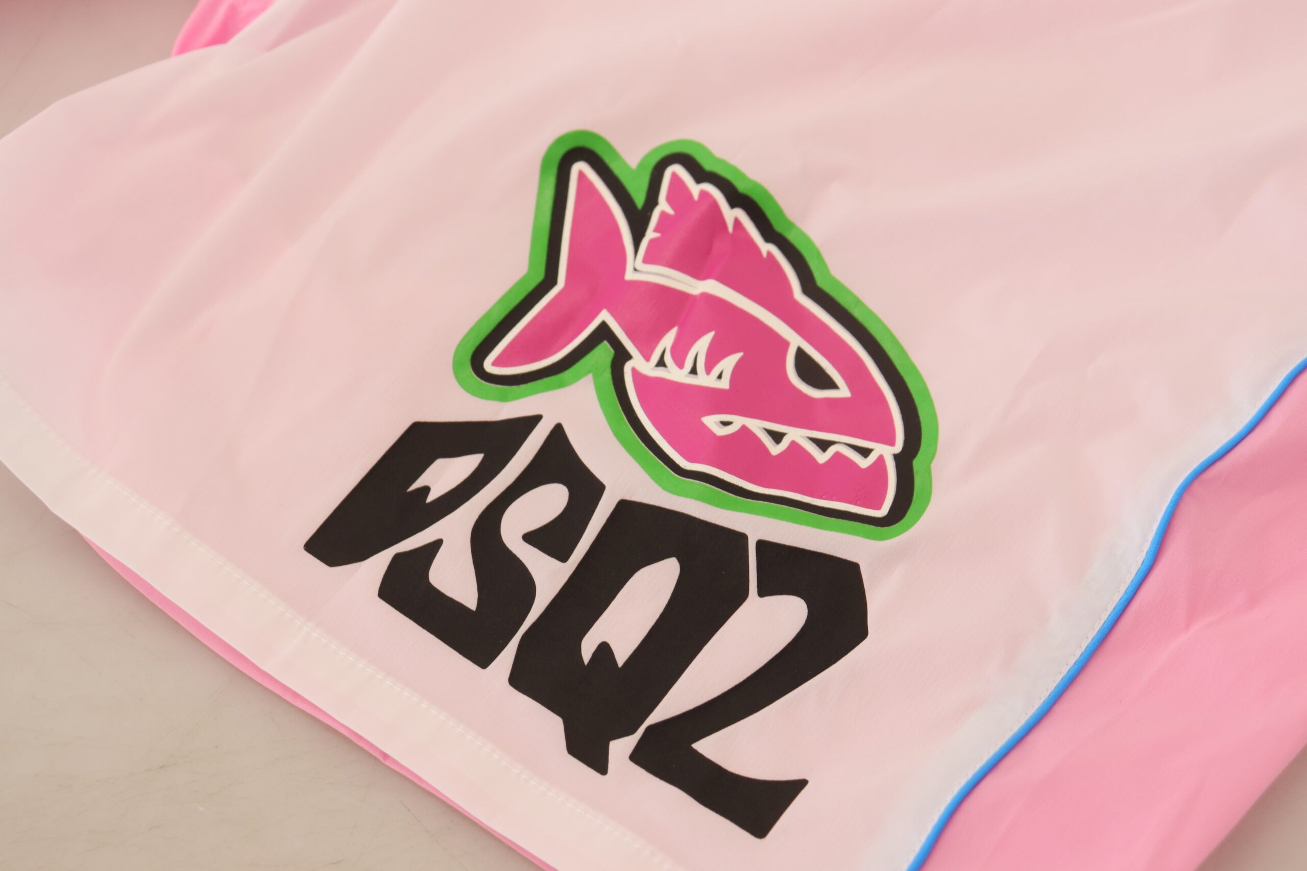 Vita Rosa Logotyptryck Herr Strandkläder Shorts Badkläder