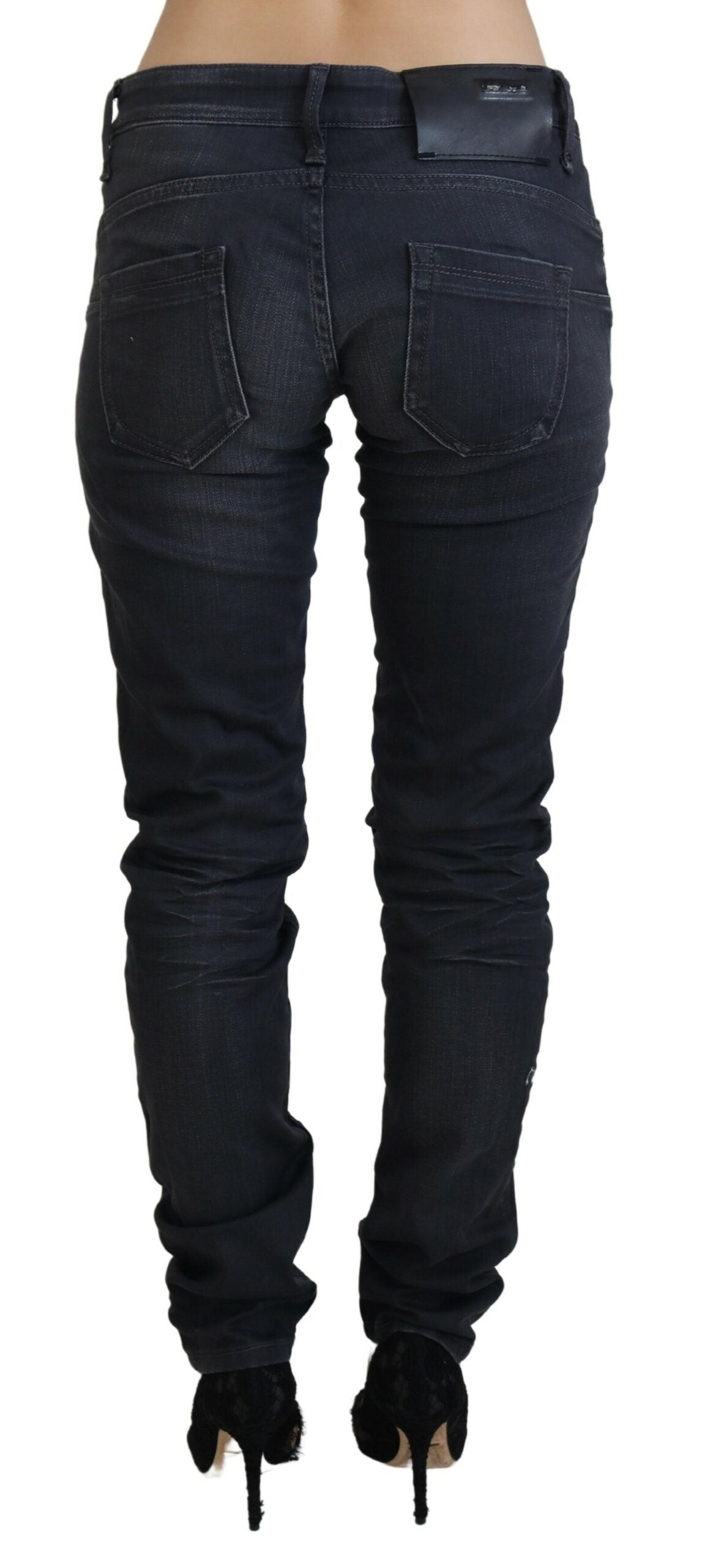 Svarte, vaskede, lavlivede, slim fit-jeans i bomull