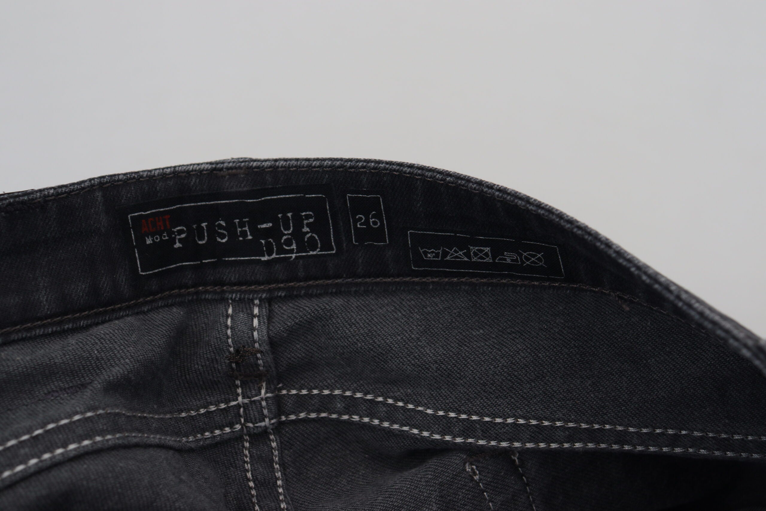 Svarte, vaskede, lavlivede, slim fit-jeans i bomull