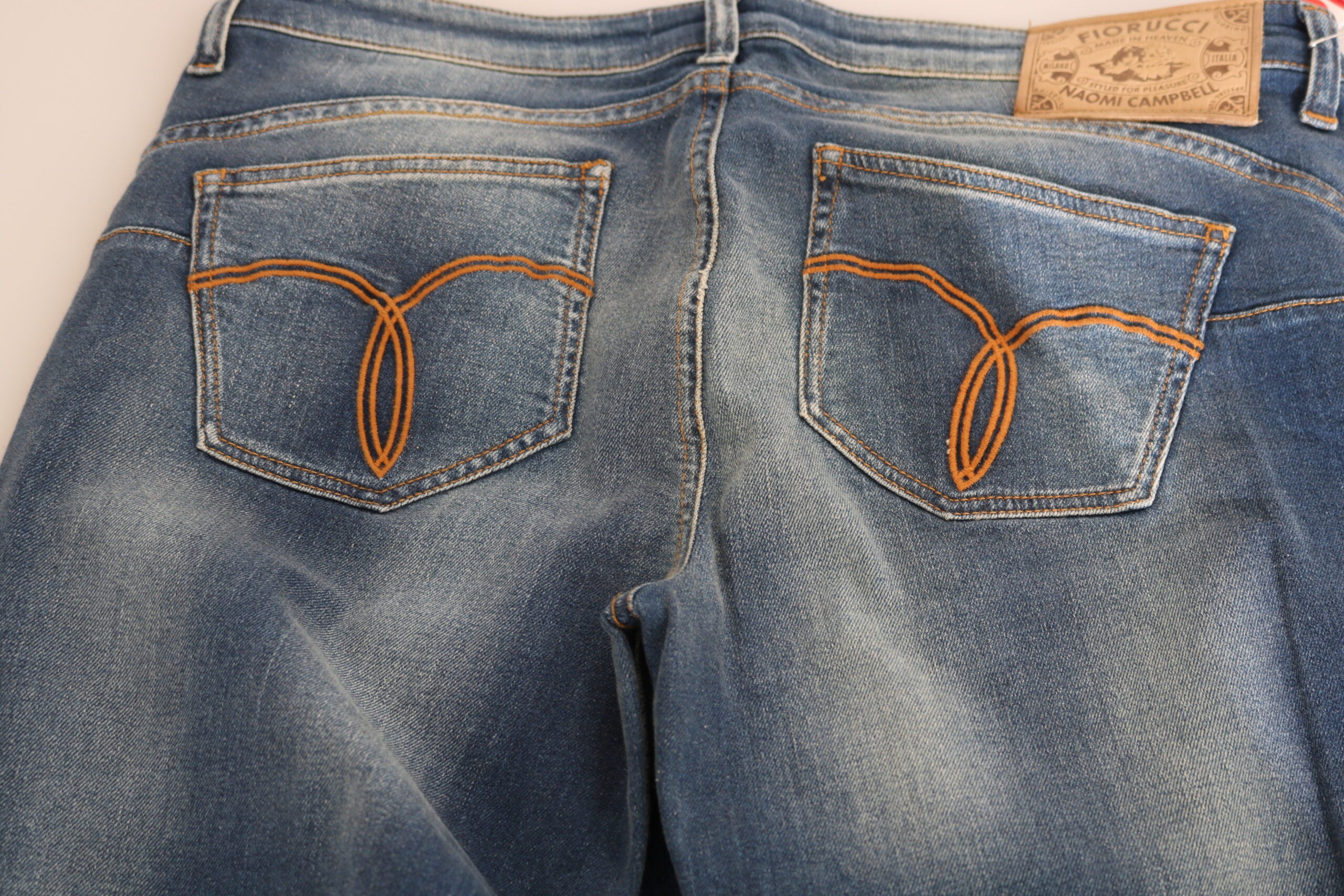 Blå tvättade slim fit jeans med medelhög midja