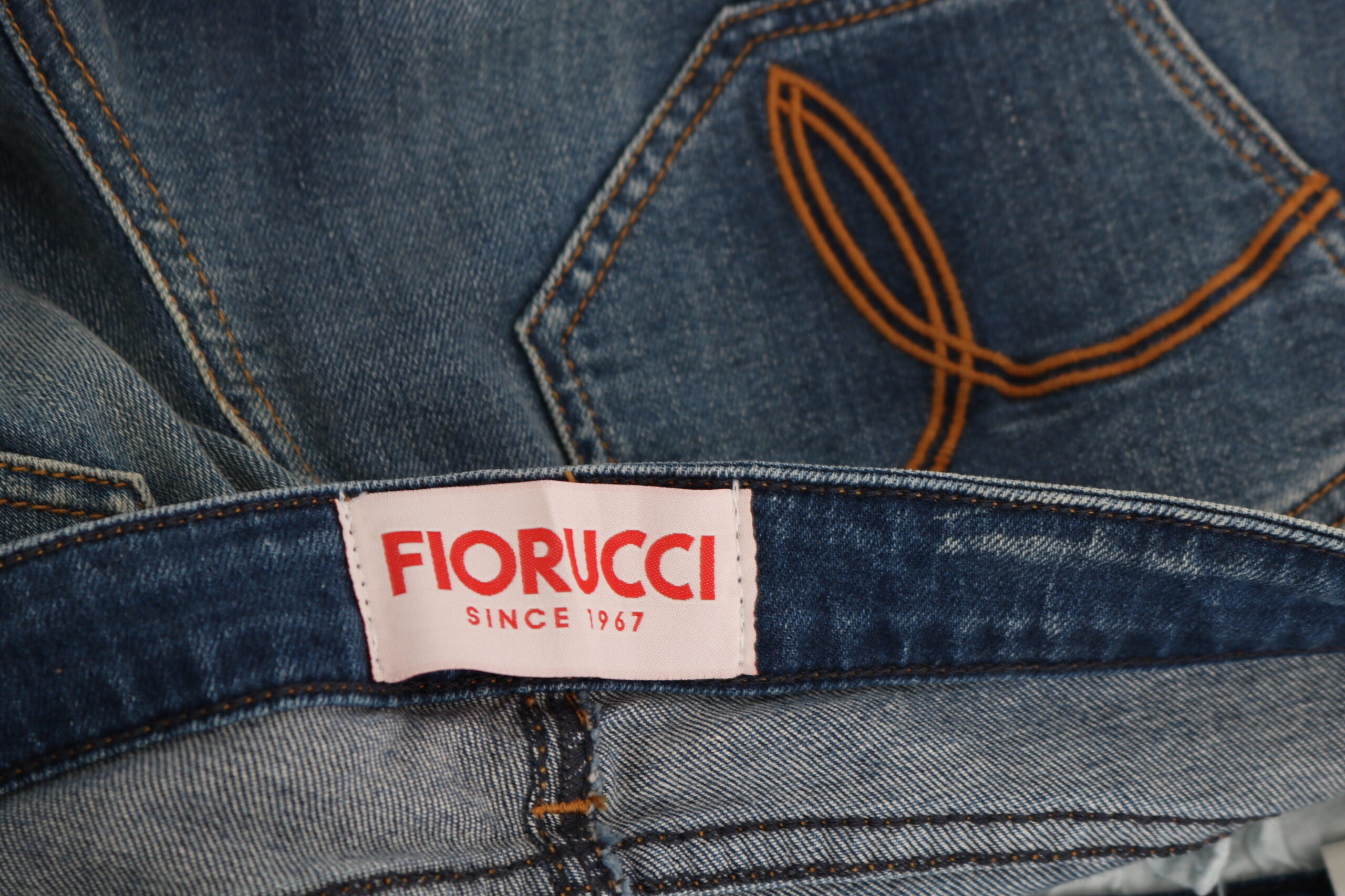 Blå tvättade slim fit jeans med medelhög midja