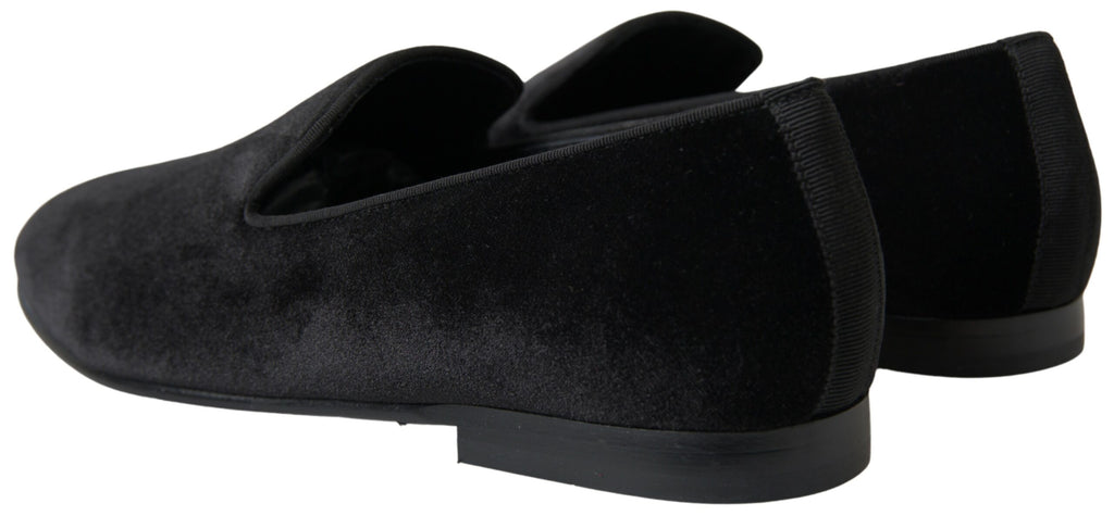 Svarta sammetsloafers i formskor