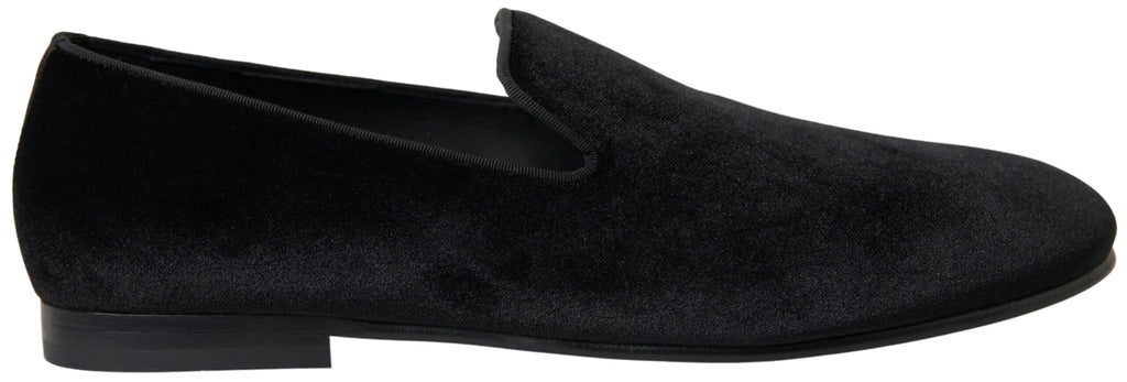 Svarta sammetsloafers i formskor