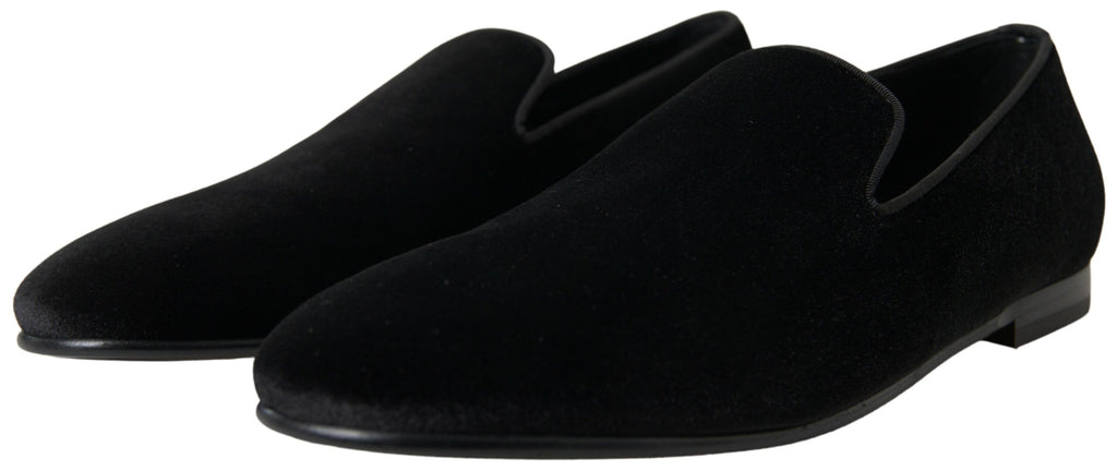Svarta sammetsloafers i formskor