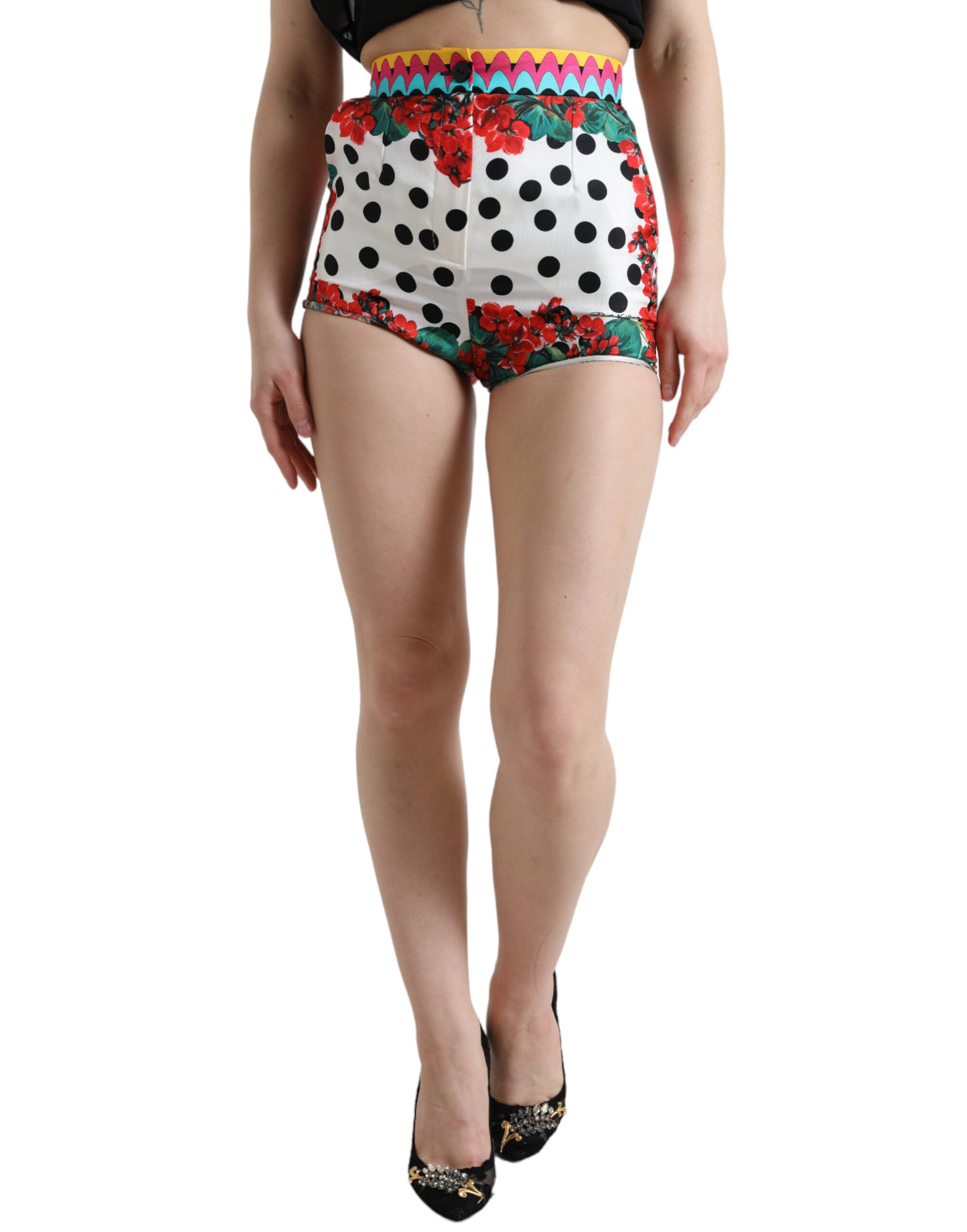 Flerfargede blomsterprikkede hotpants-shorts