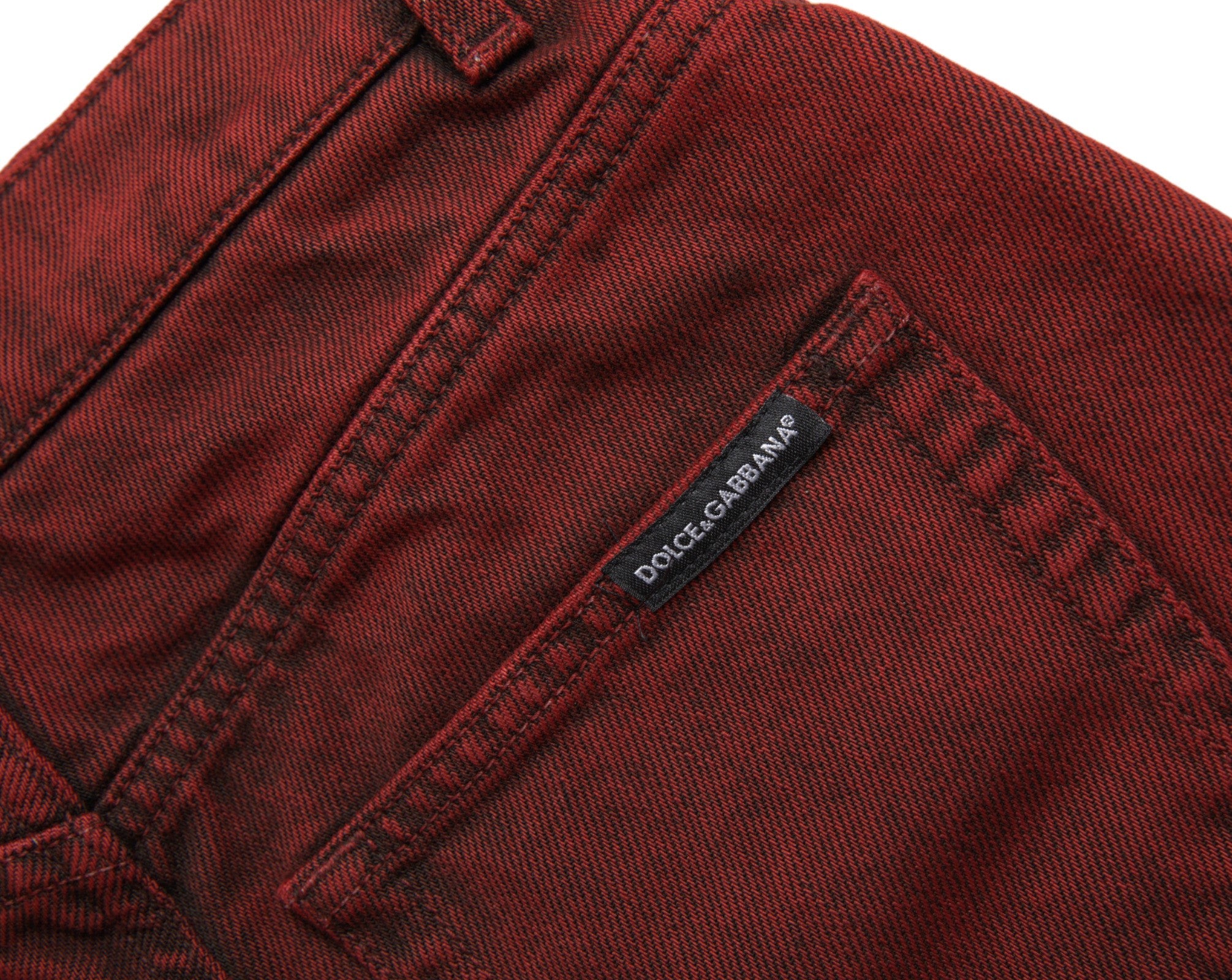Røde stretch-hotpants med høy midje i denim
