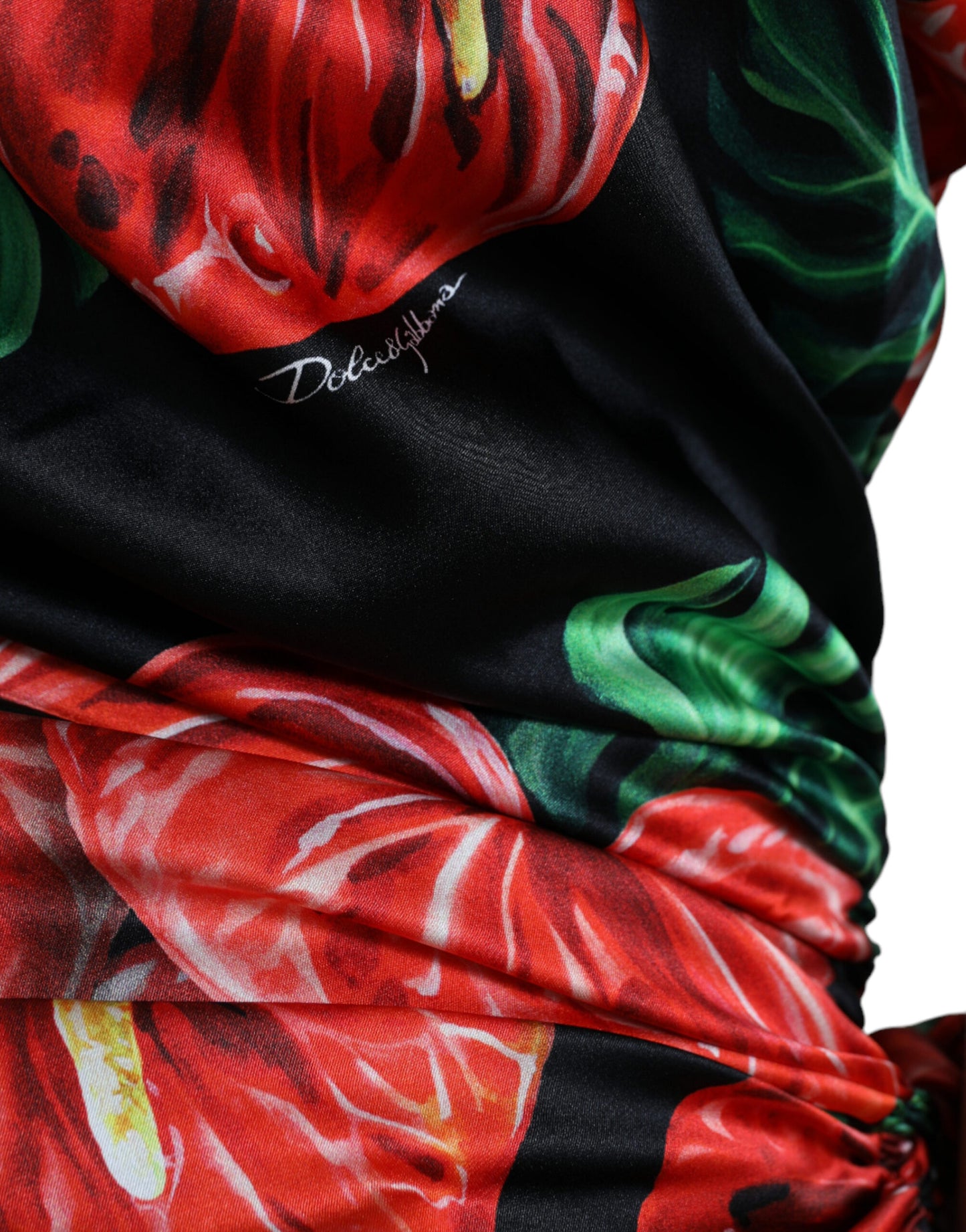 Dolce &amp; Gabbana Svart Glänsande Sidenklänning med Blommönster och Drapering