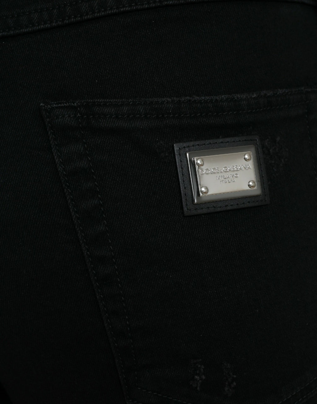 Svarta bomullsjeans med hög midja och slitna denim