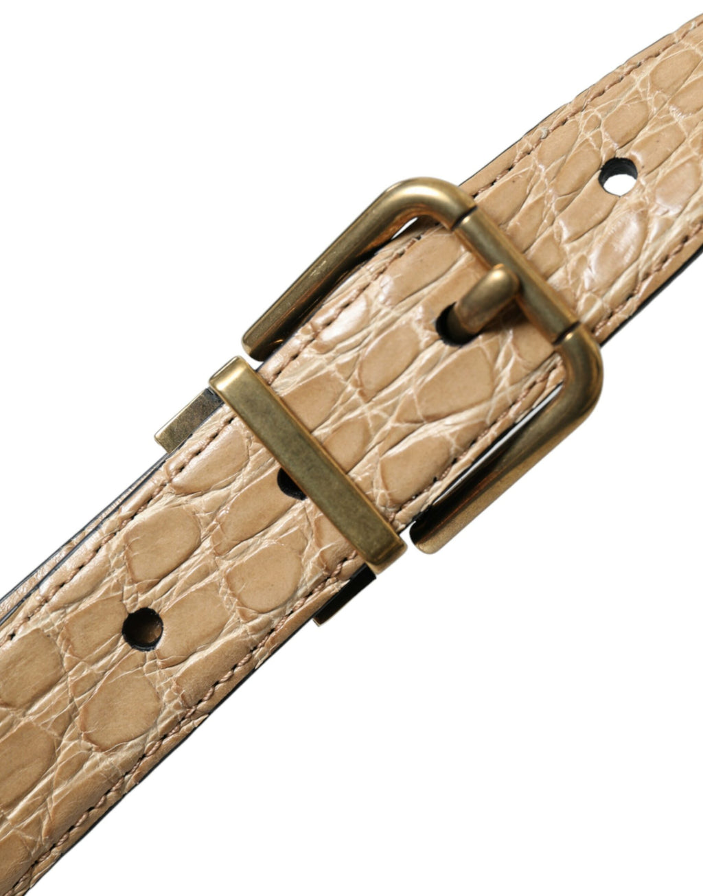 Beige eksotisk skinnbelte med gullspenne i metall
