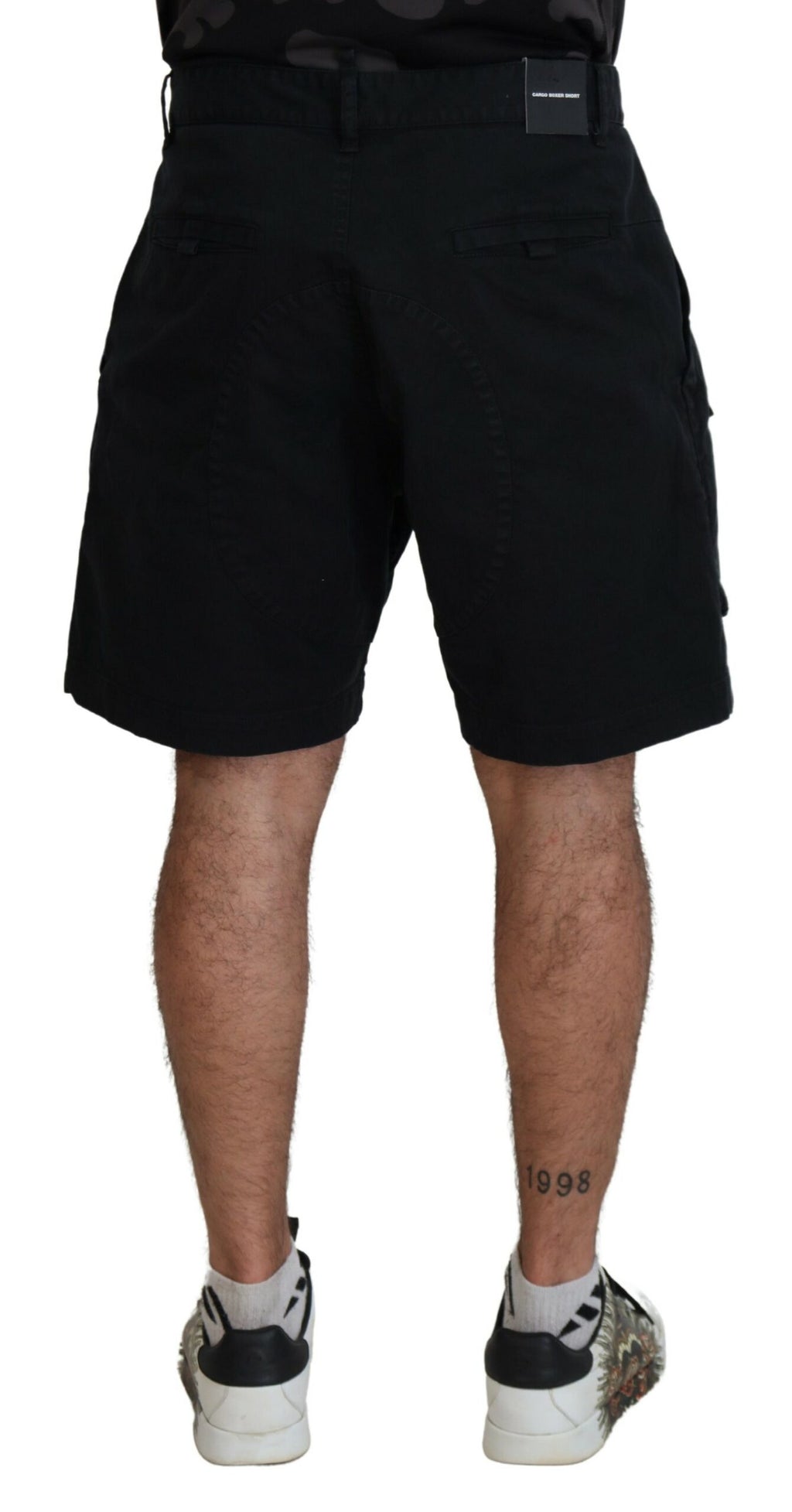 Svarta bomullscargoboxershorts ovanför knäna