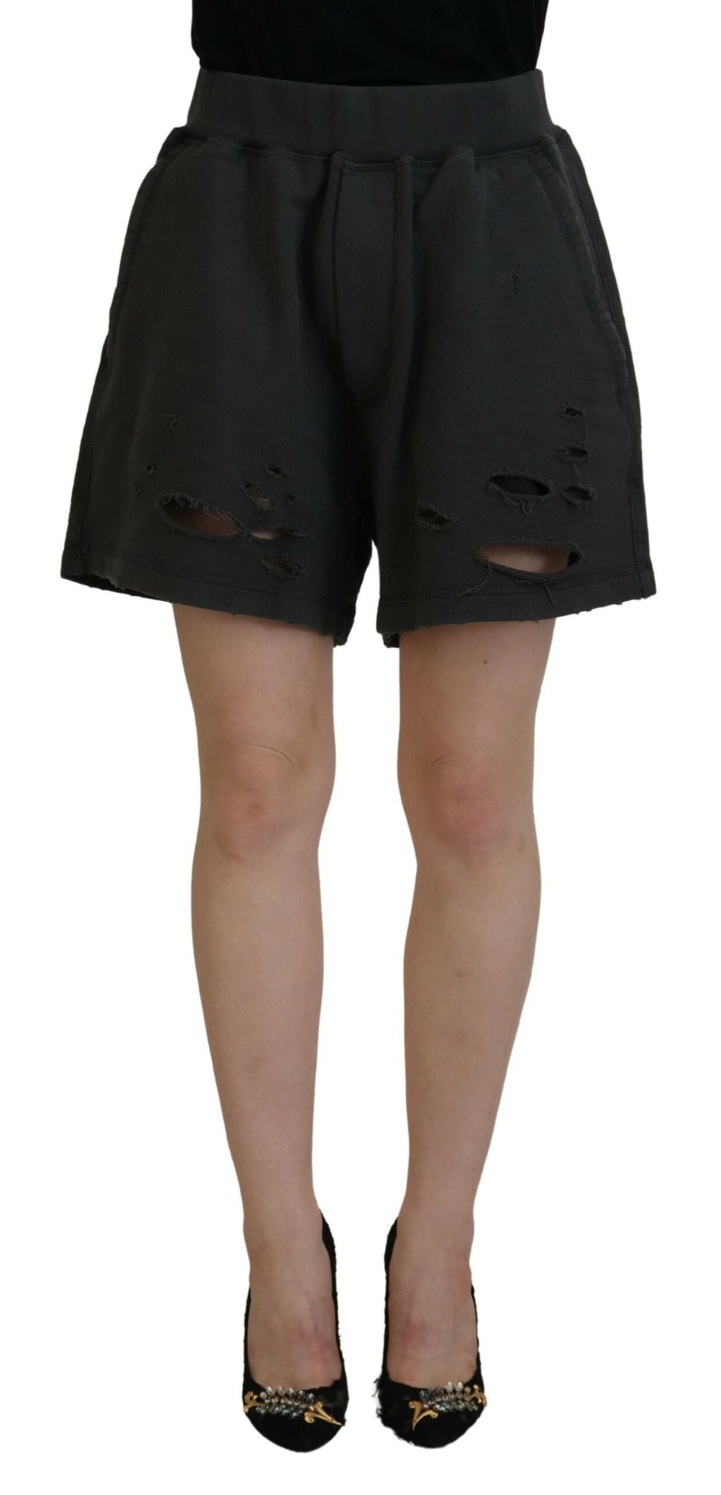 Svarte bomullsshorts med mellomhøy midje og fillete koniske detaljer
