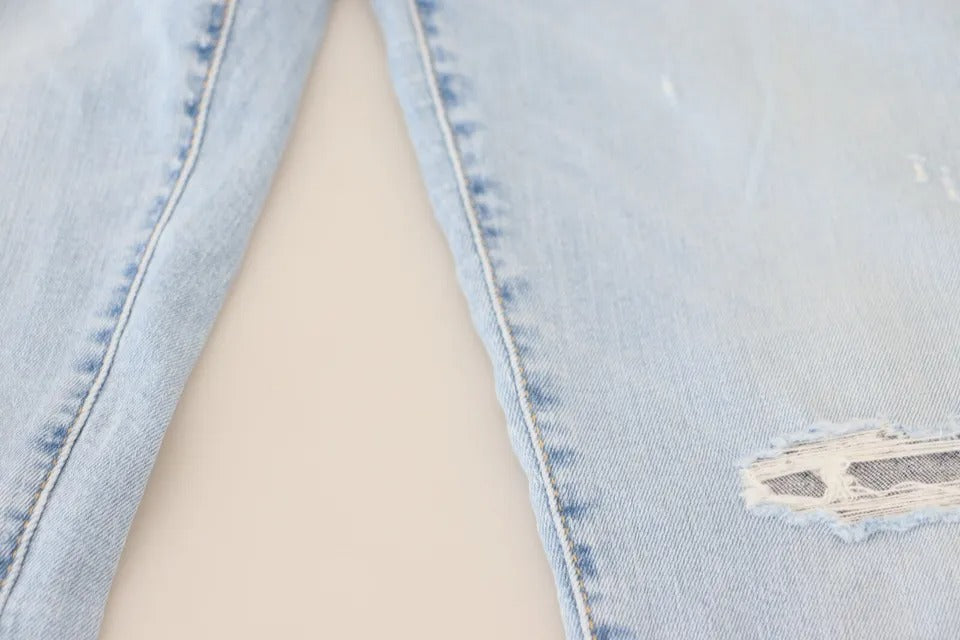 Blåa slitna, korta Twiggy-jeans med medelhög midja