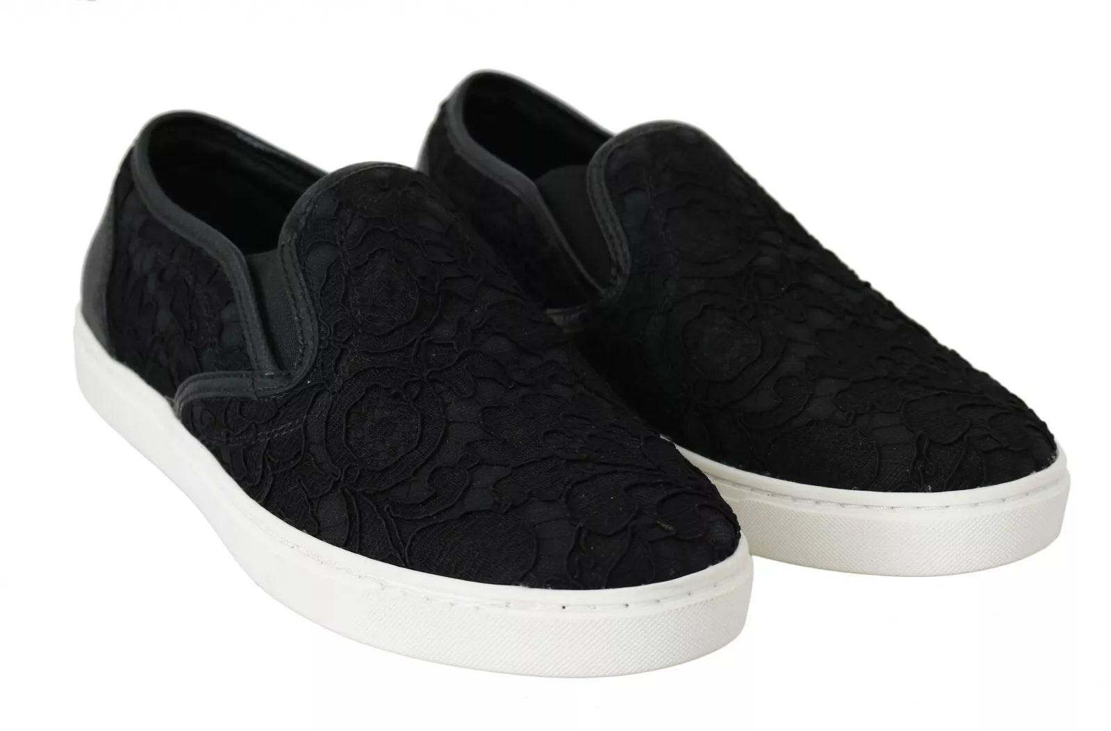 Svarte blondeskinnsjoggesko med logo og flate slip-on-sneakers