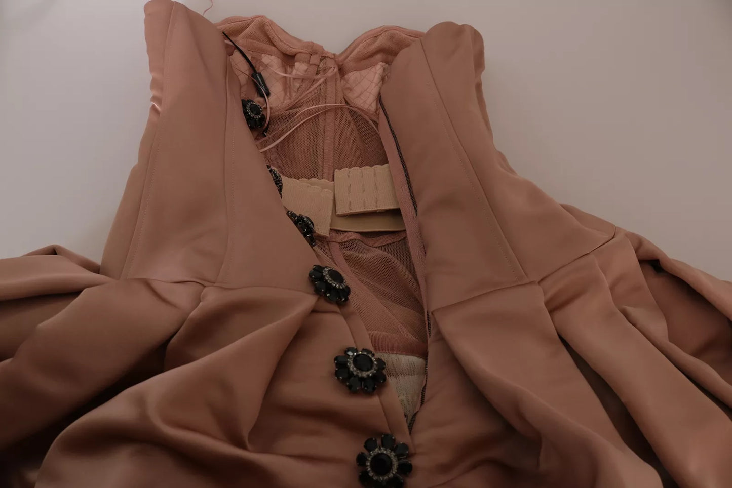Dolce &amp; Gabbana Kristallrosa Sidenbalklänning med Ljuskrona