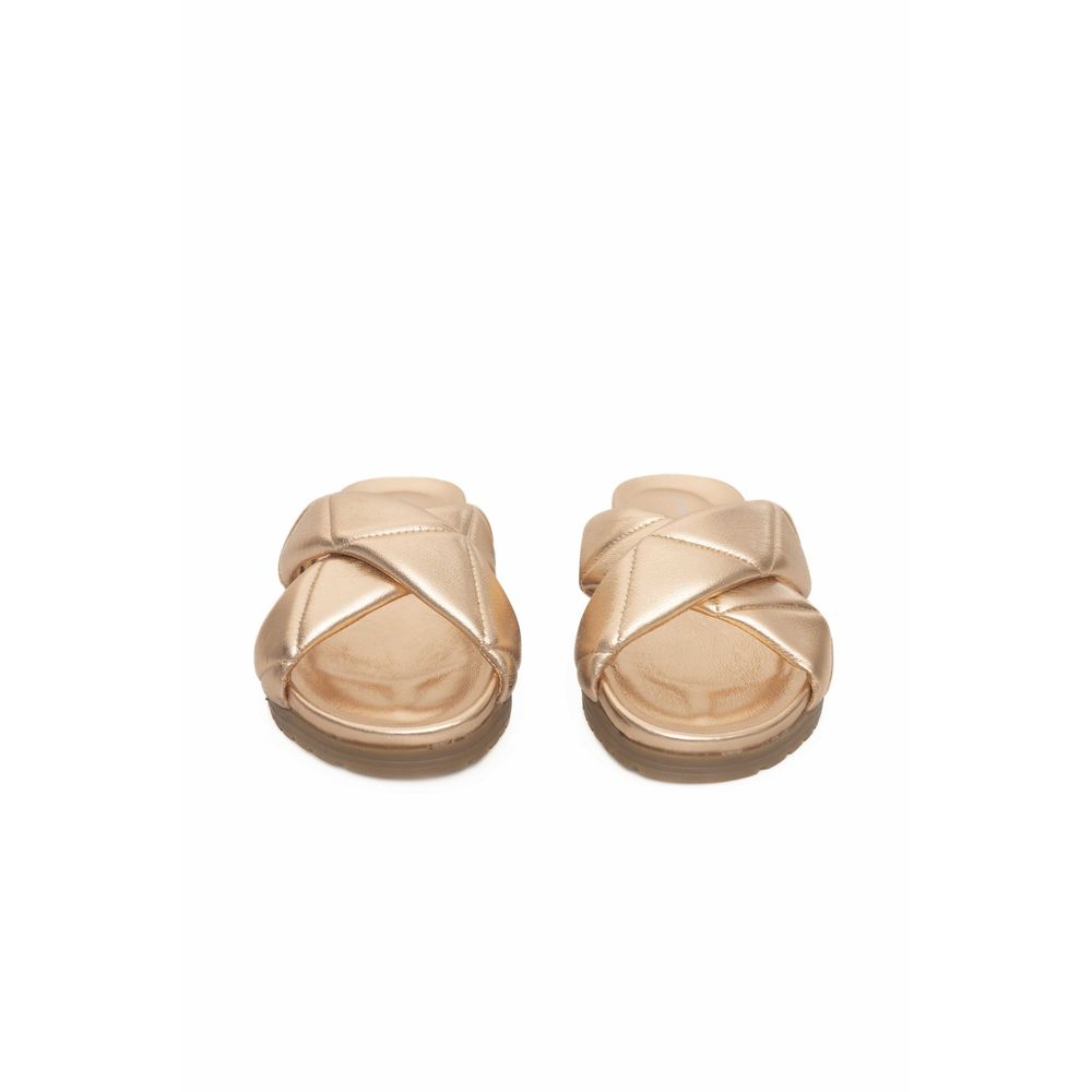 Beige lammeskinnssandaler for kvinner