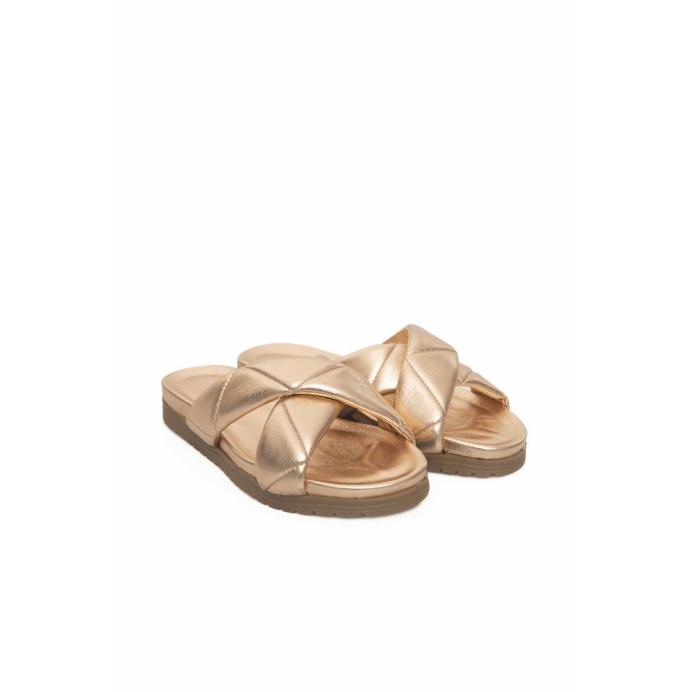 Beige lammeskinnssandaler for kvinner