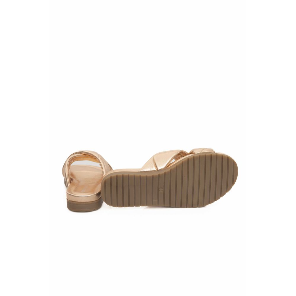 Beige lammeskinnssandaler for kvinner