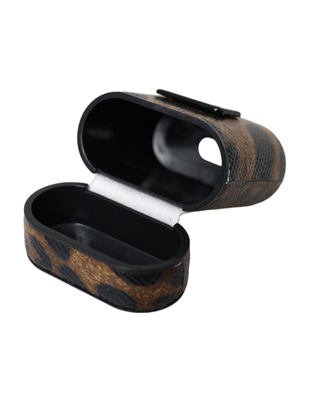 Airpods-skal i brunt leopardfärgat kalvläder med metallplack och logotyp