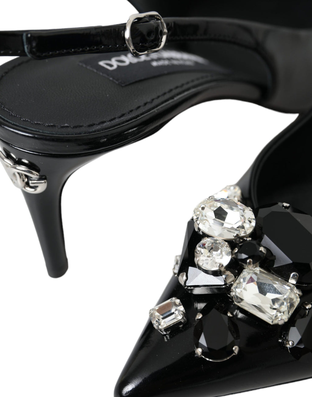Svarte slingback-sko i lakkskinn med krystaller