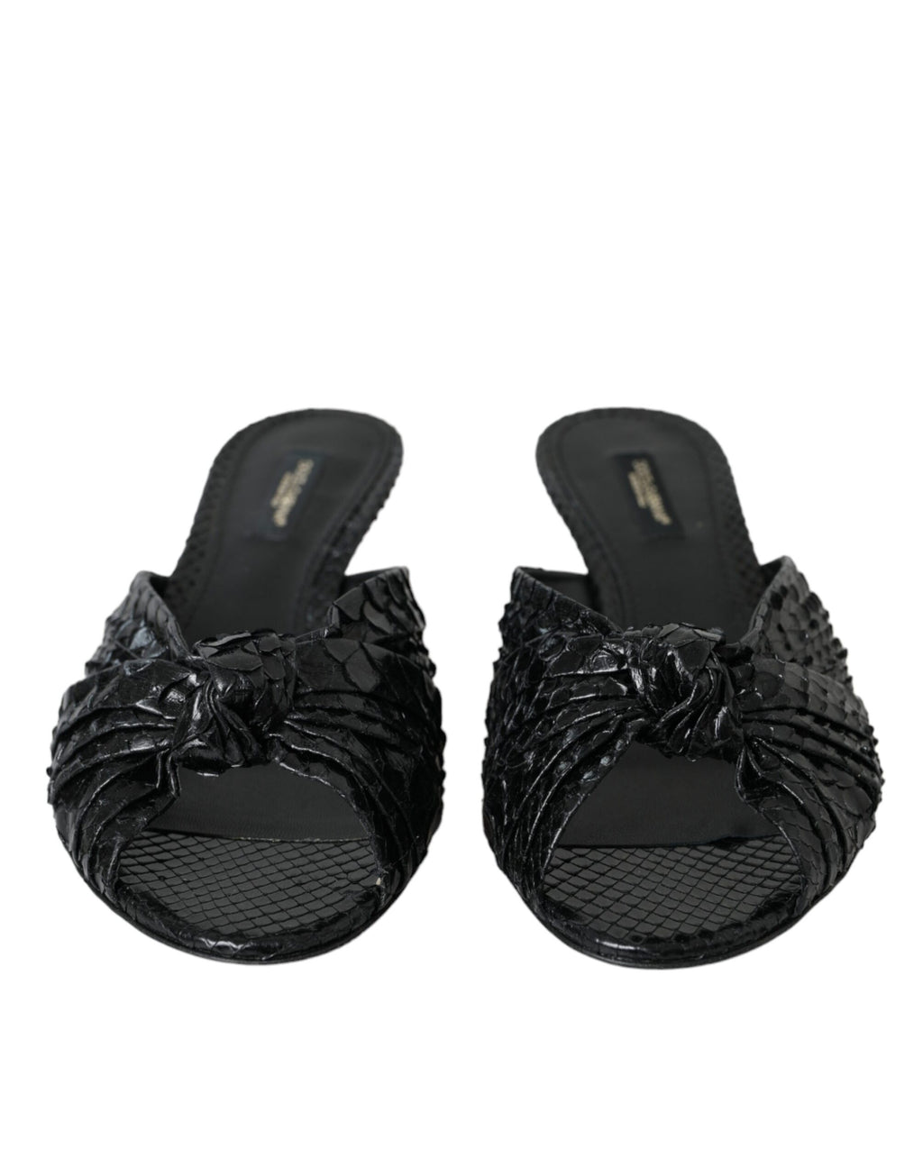 Svarte eksotiske skinnhæler og slippers