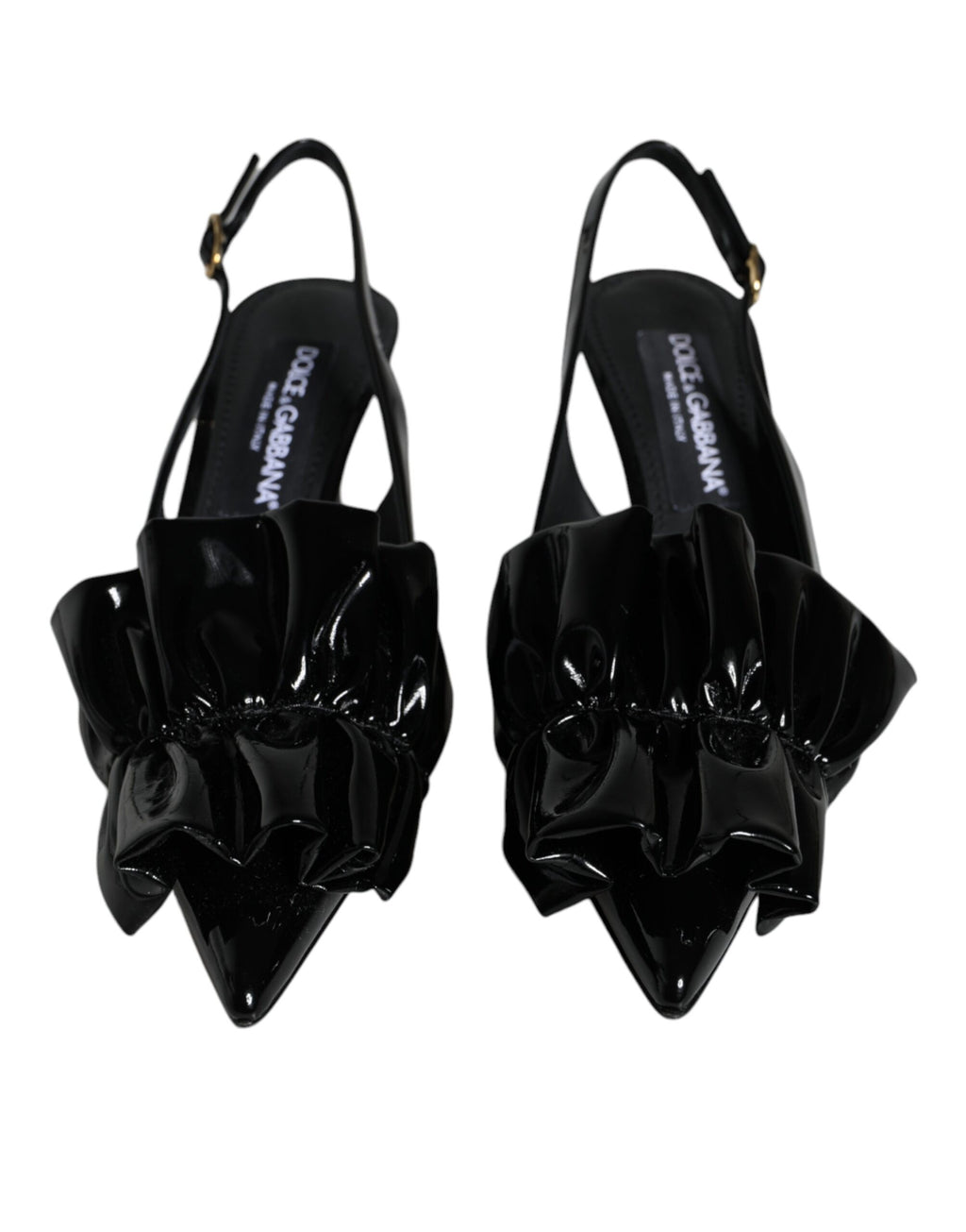 Svarte slingback-sko i lakkskinn med hæler
