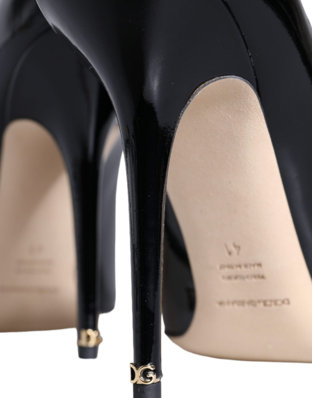 Svarta Bellucci Pumps i lackskinn