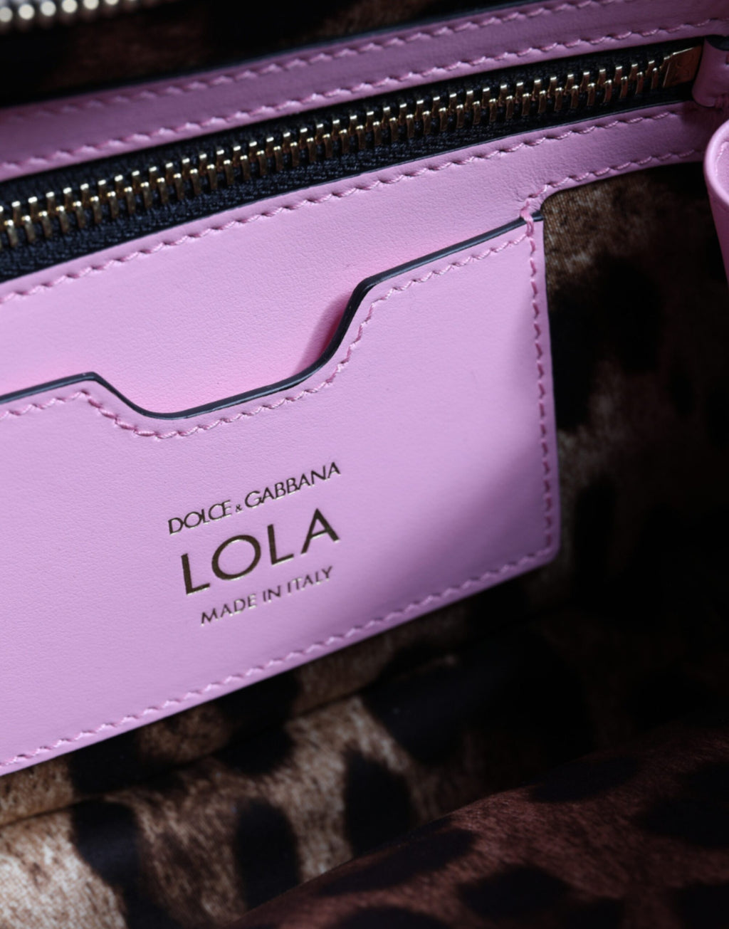 Babyrosa LOLA veske i skinn med nagler og reim