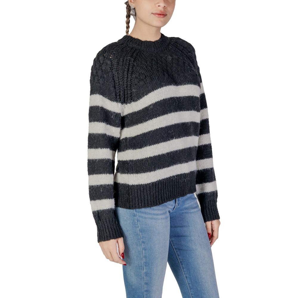Svartvit tröja i återvunnen polyester