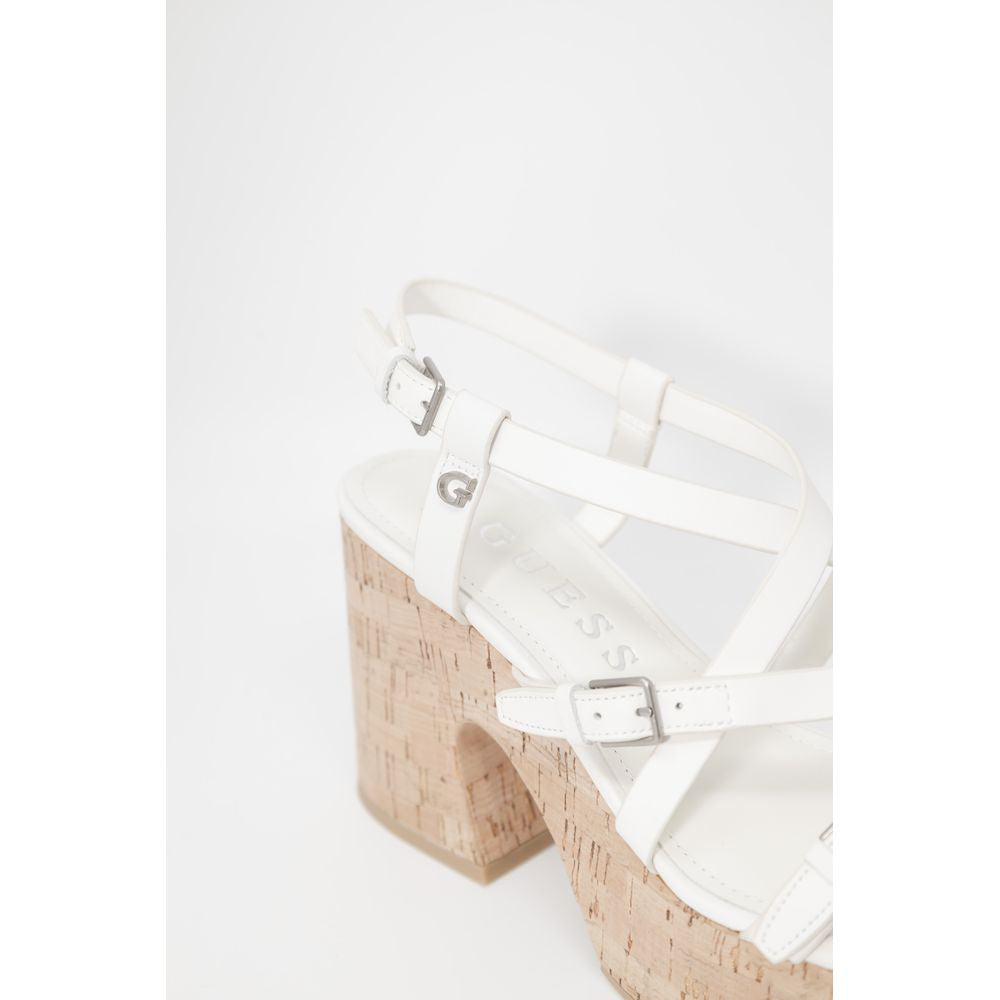 Beige høyhælte skinnsko