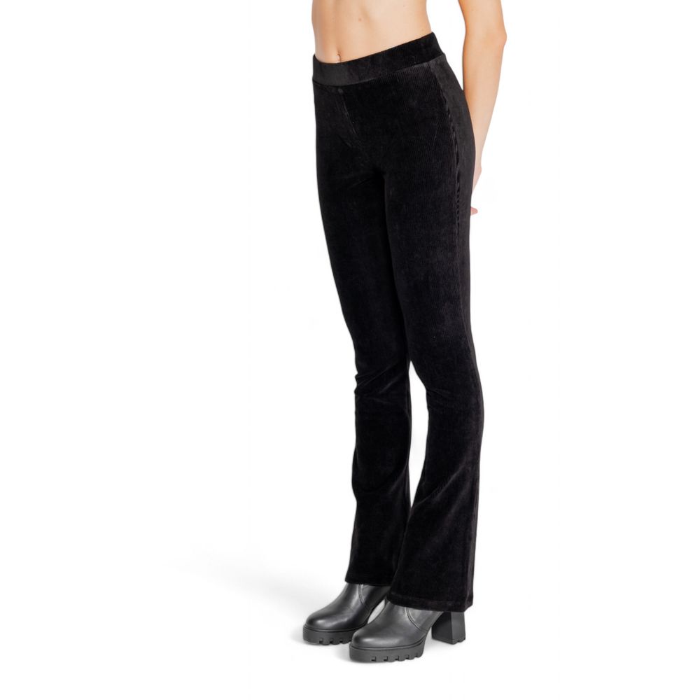 Svarta bomullsjeans och byxor