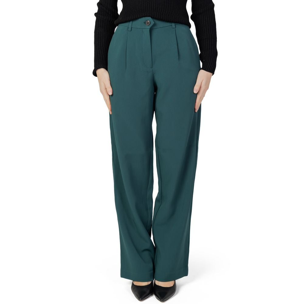 Gröna byxor i återvunnen polyester