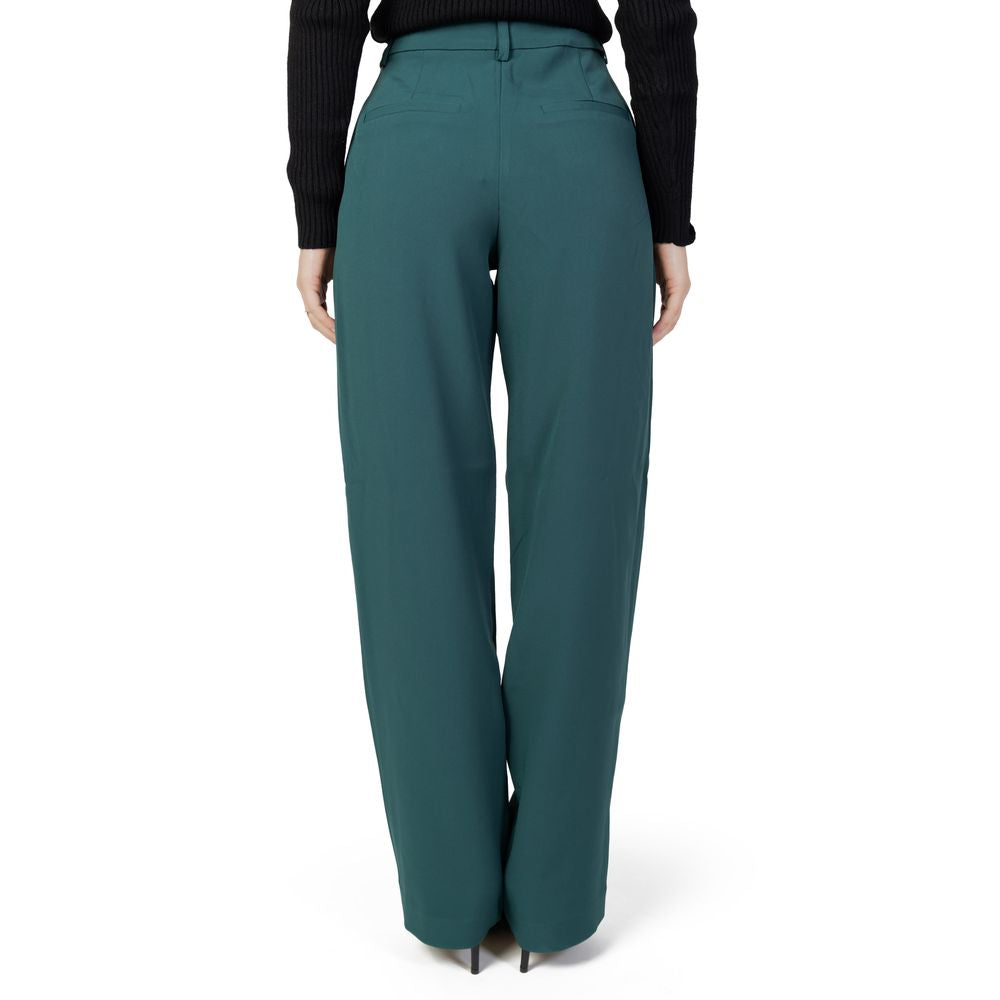 Gröna byxor i återvunnen polyester