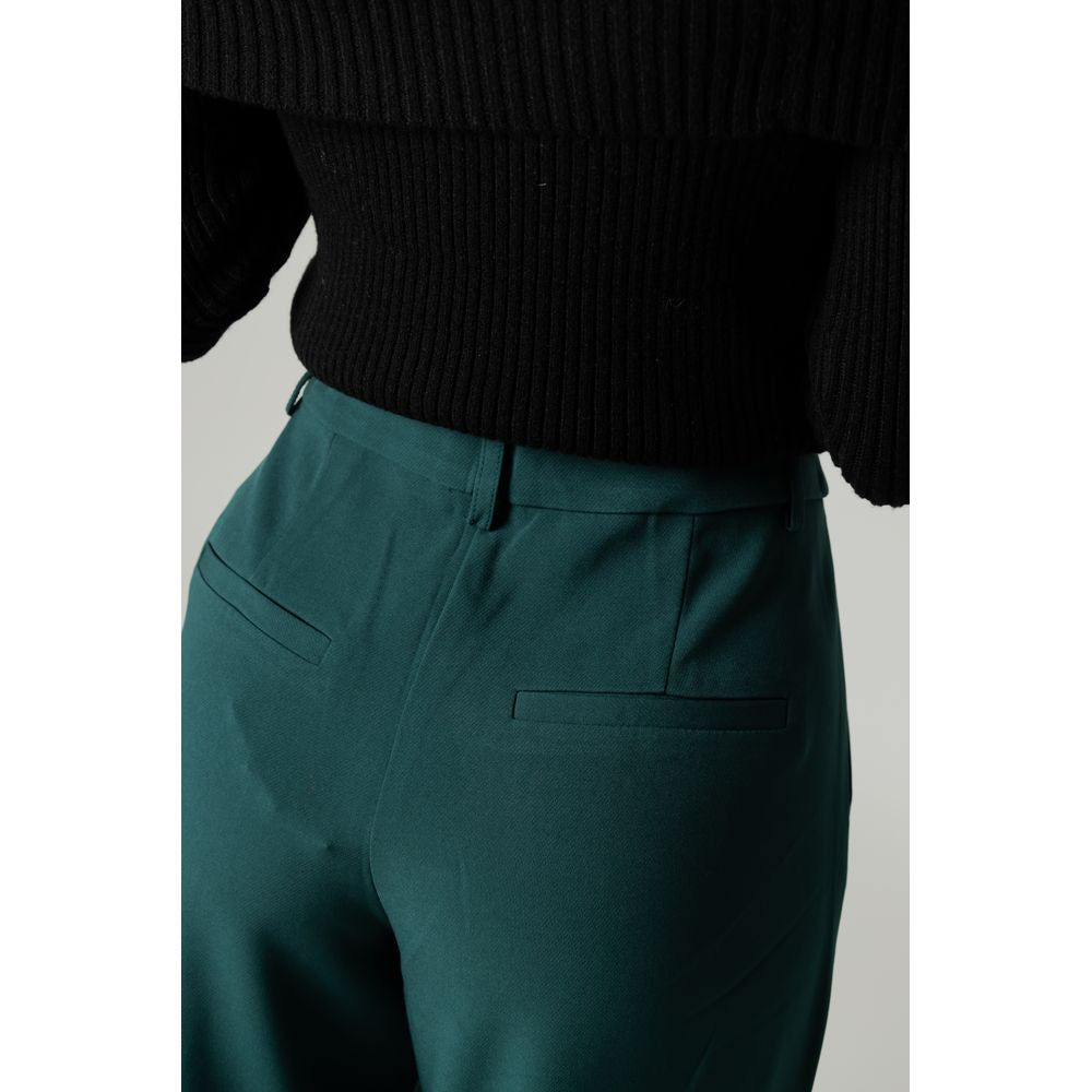 Gröna byxor i återvunnen polyester