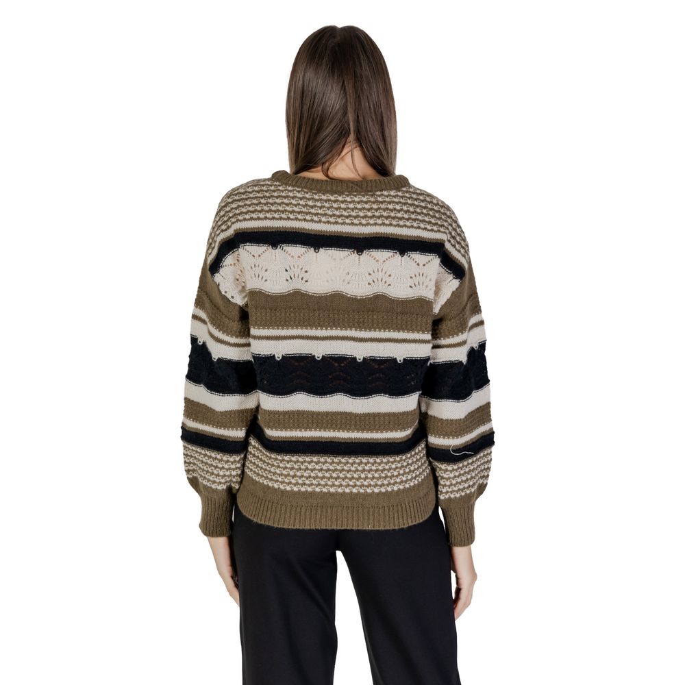 Grön tröja i återvunnen polyester