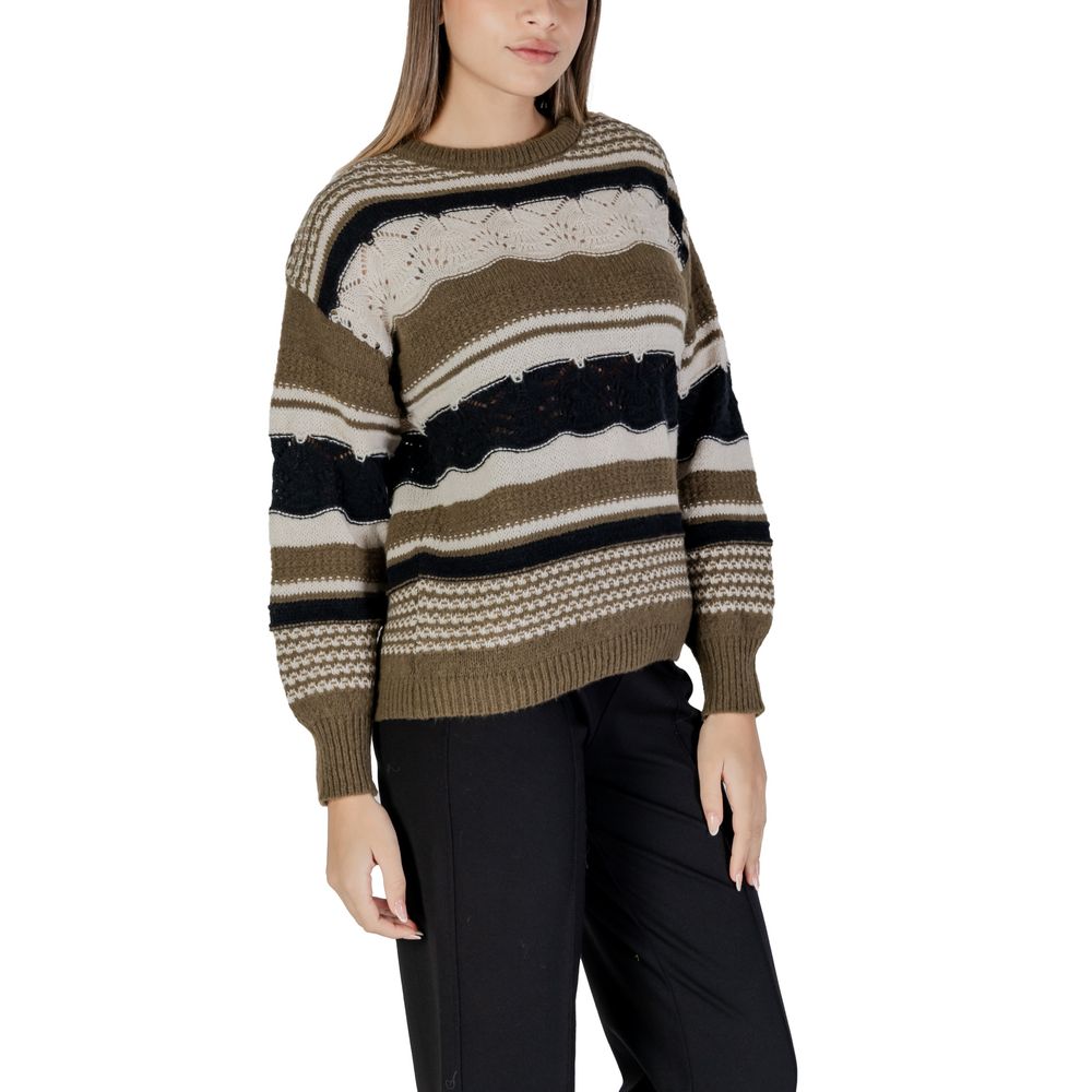 Grön tröja i återvunnen polyester