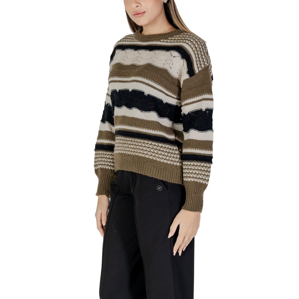 Grön tröja i återvunnen polyester