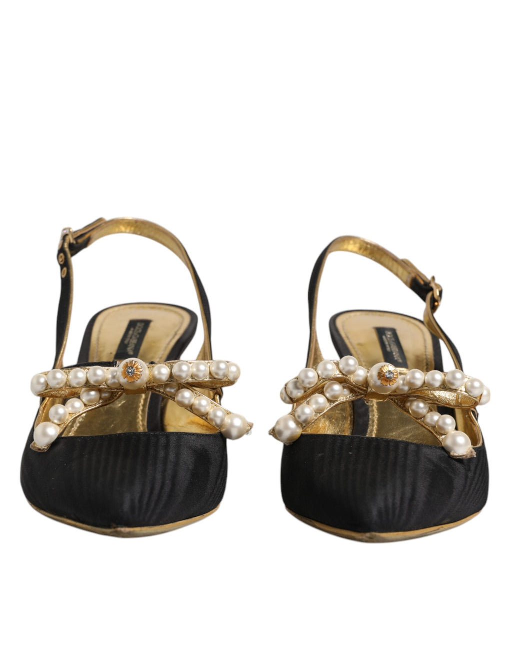 Svarta slingbacks i läder med pärlkonst