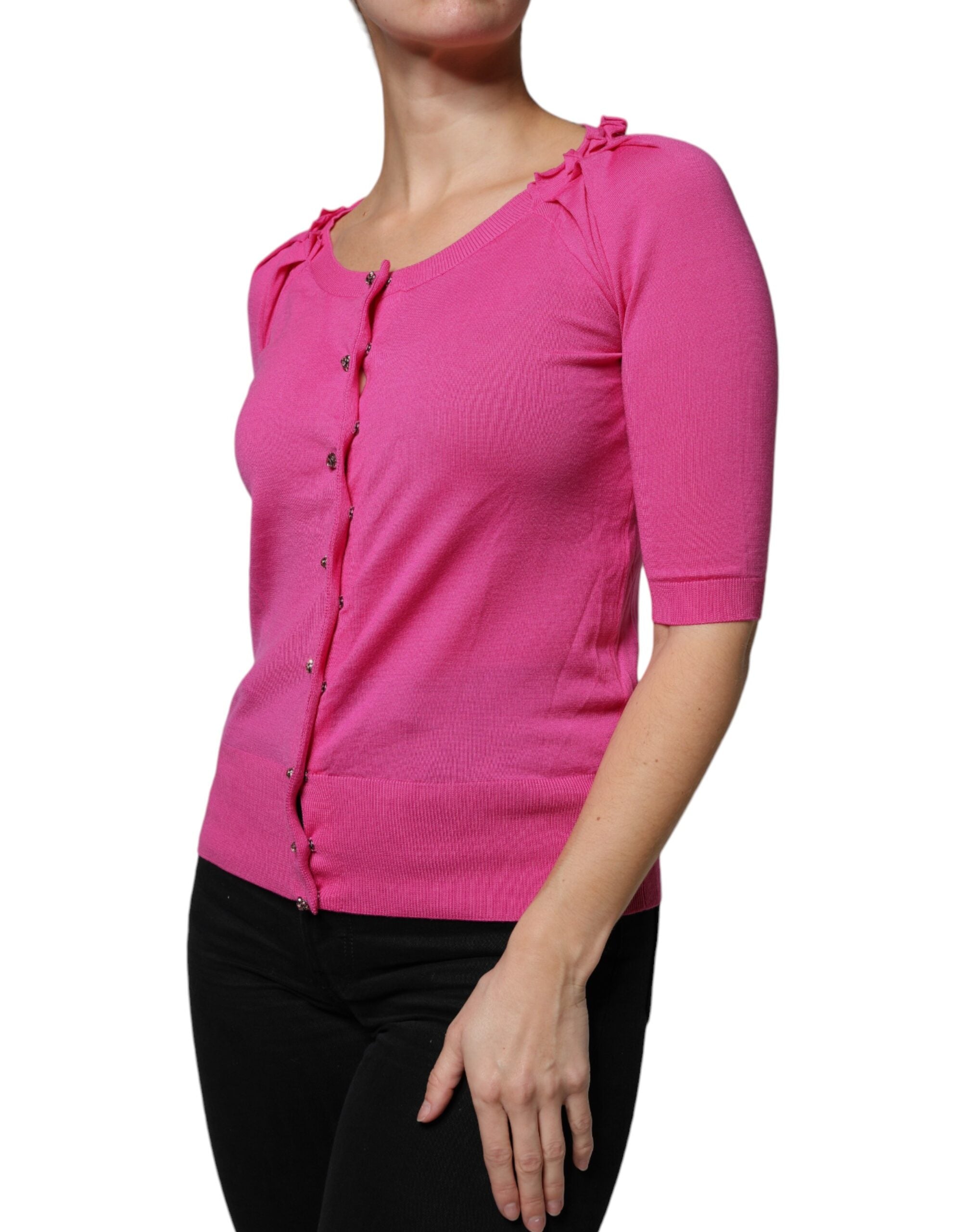 Rosa ullkofta med knappar