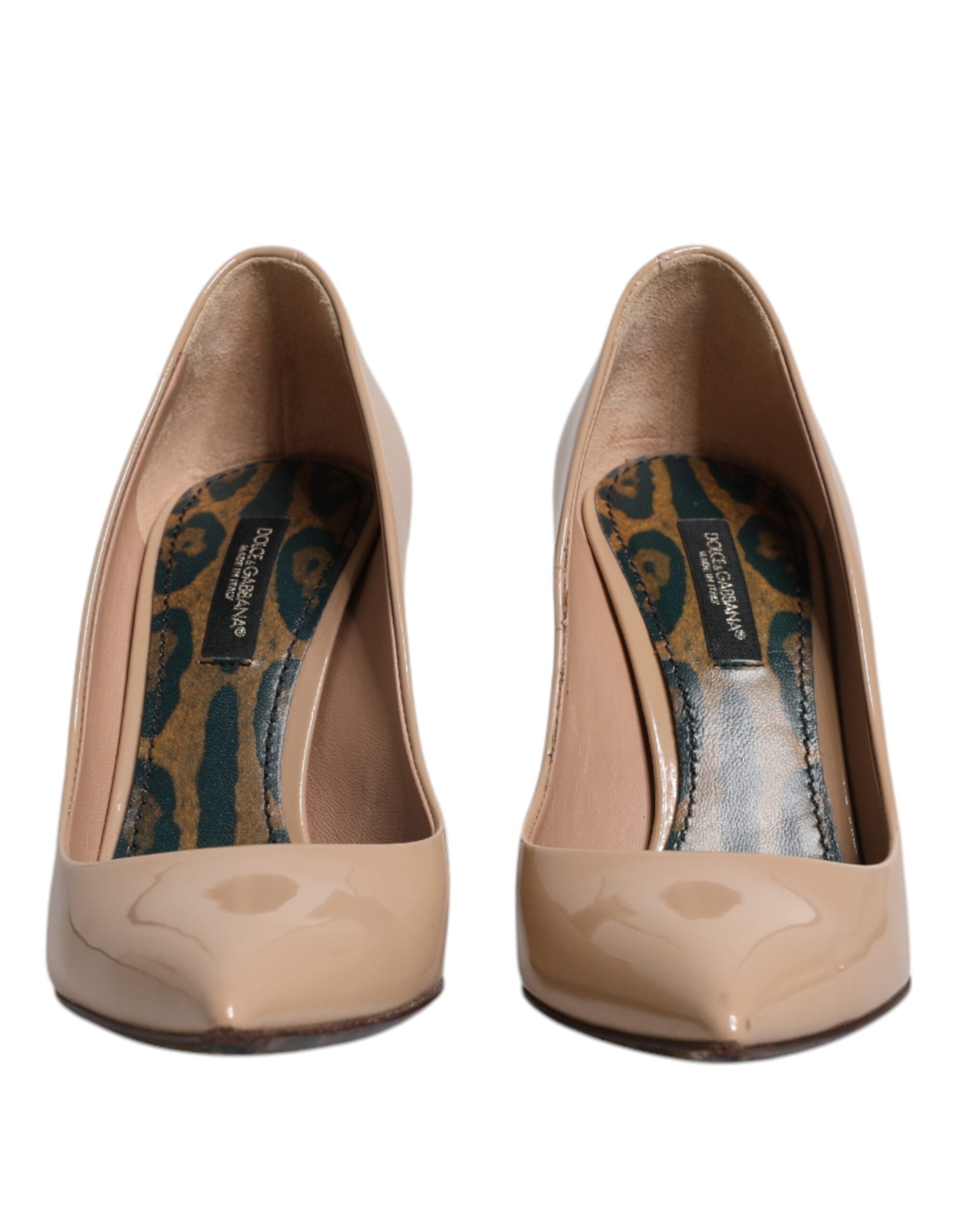 Beige pumps med stilettklack i lackläder