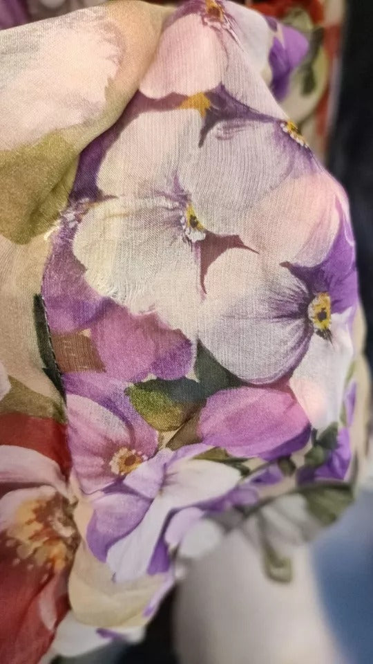 Beige blommig ärmlös a-linjeformad miniklänning