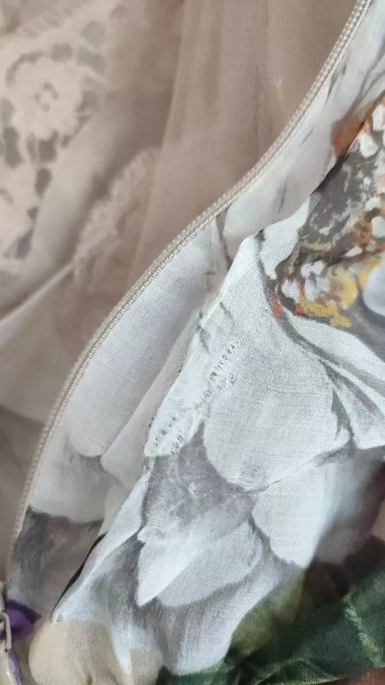Beige blommig ärmlös a-linjeformad miniklänning