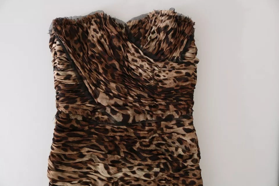 Brun Leopardfärgad Sidenchiffongklänning Med Rynka Och Sjöjungfrumönster