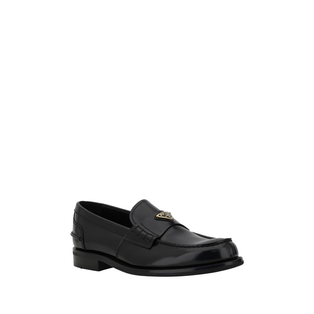 Triangulära loafers med plakett