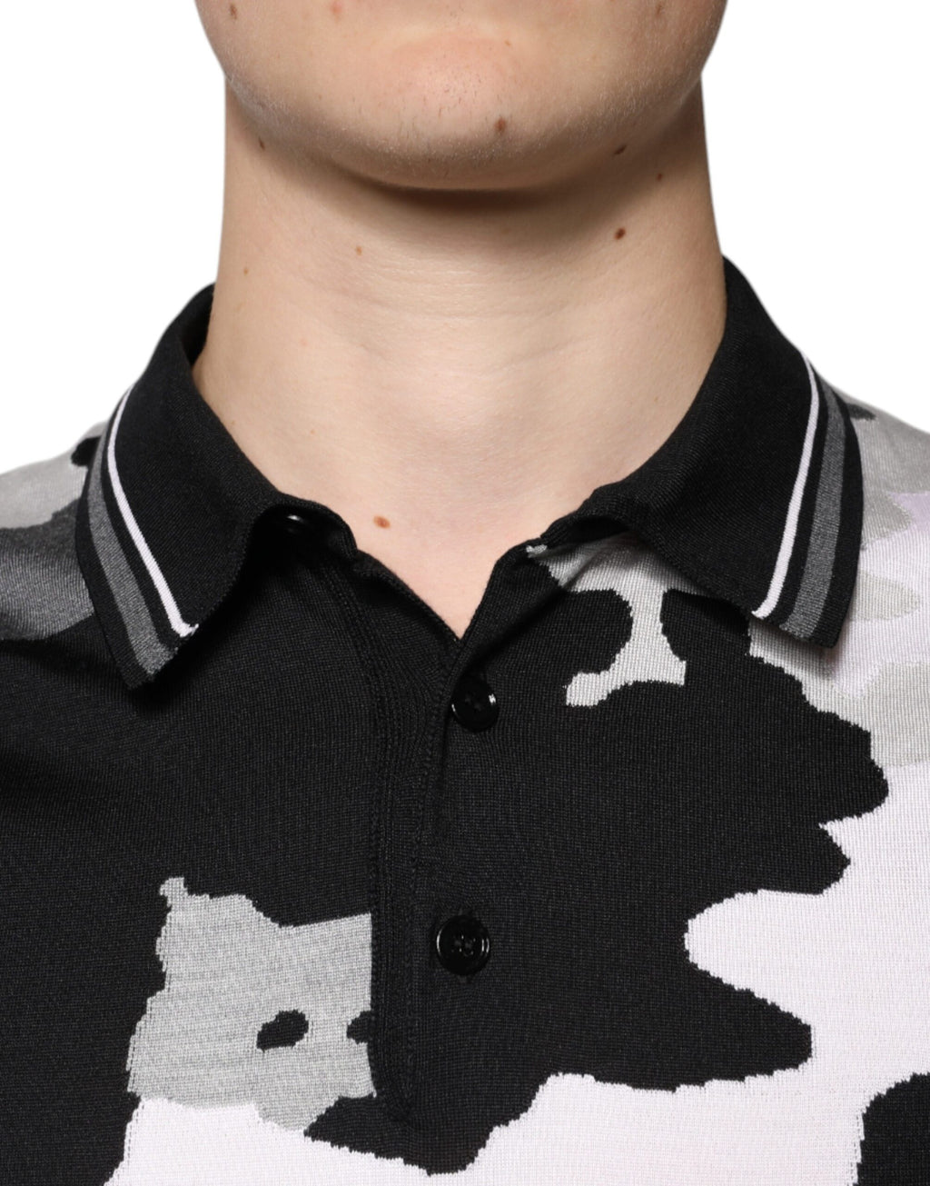 Flerfärgad kamouflagekrage-polo-t-shirt