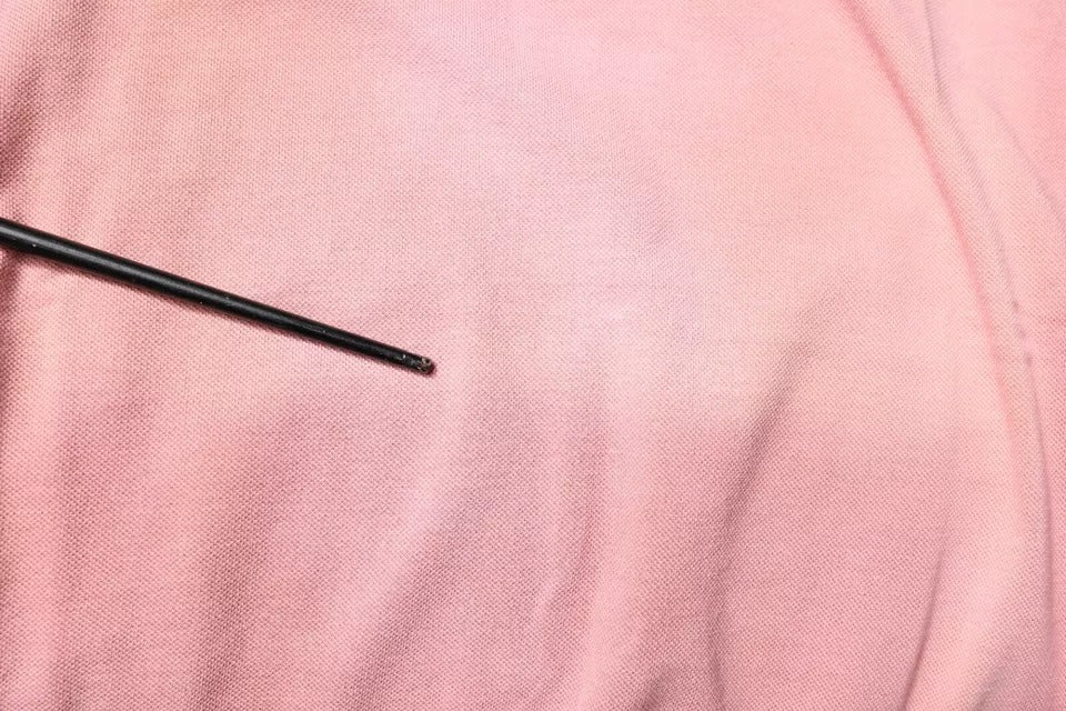 Rosa pikétröja med kort ärm och kronkrage