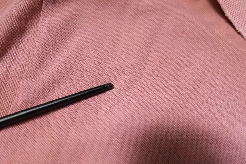 Rosa pikétröja med kort ärm och kronkrage