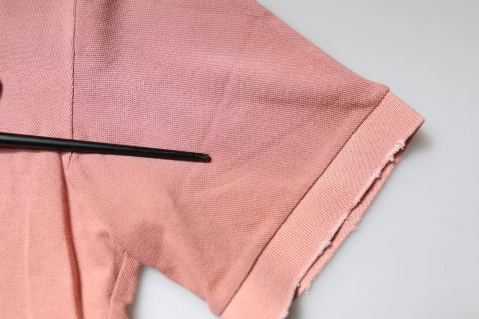 Rosa pikétröja med kort ärm och kronkrage