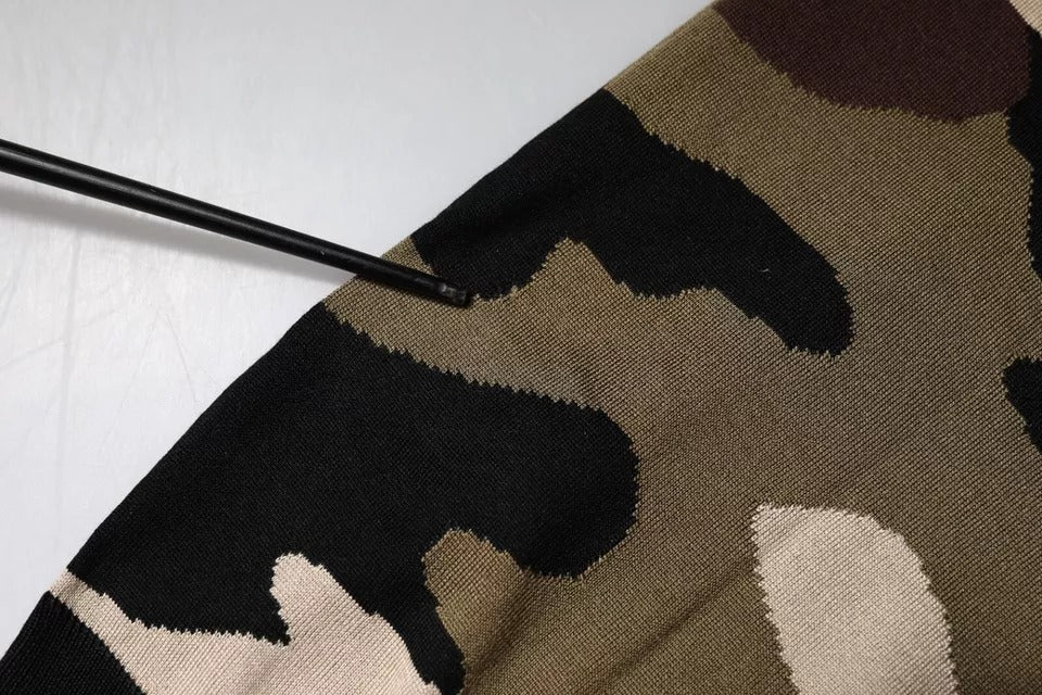Flerfärgad kamouflagekrage-polo-t-shirt