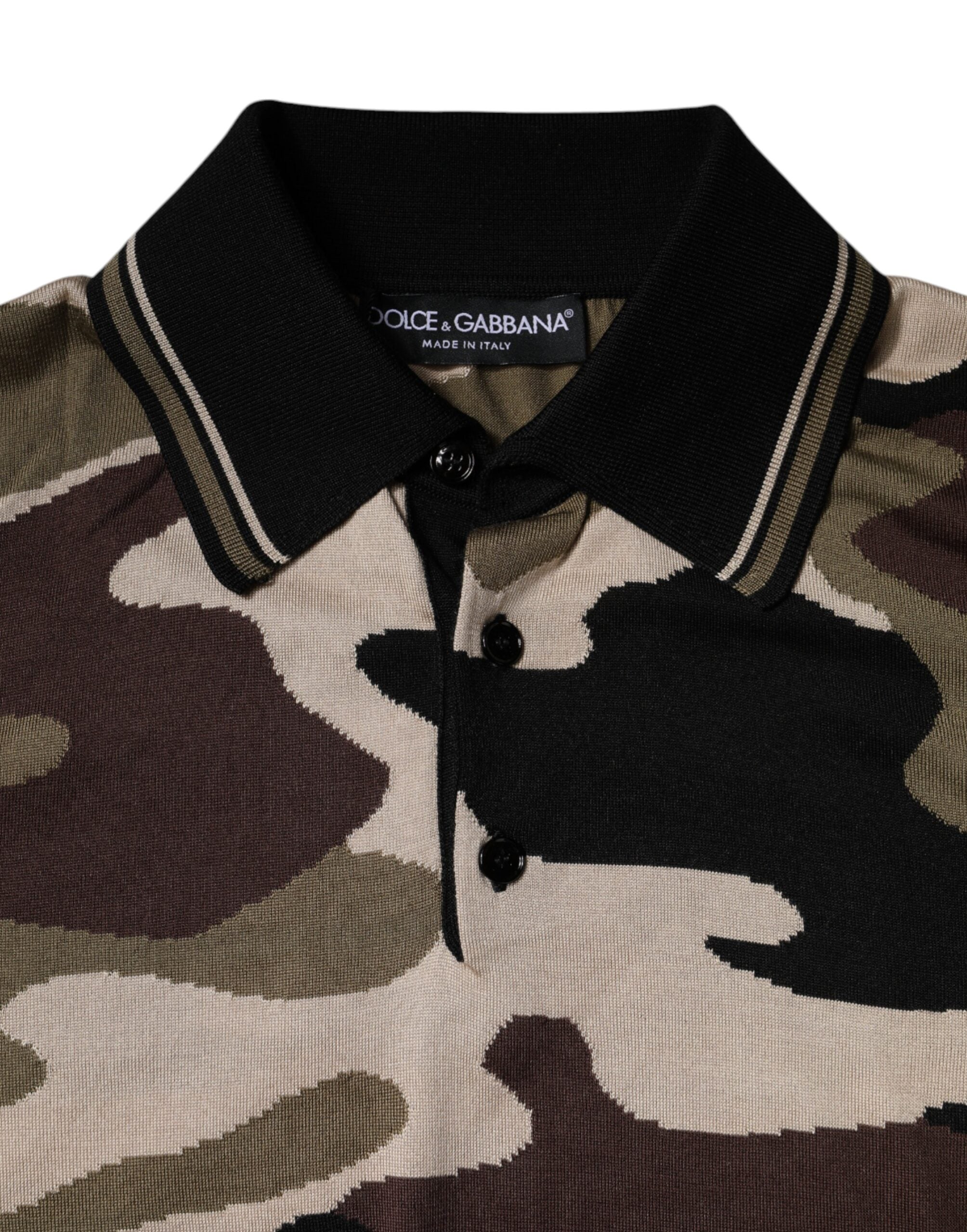 Flerfärgad kamouflagekrage-polo-t-shirt