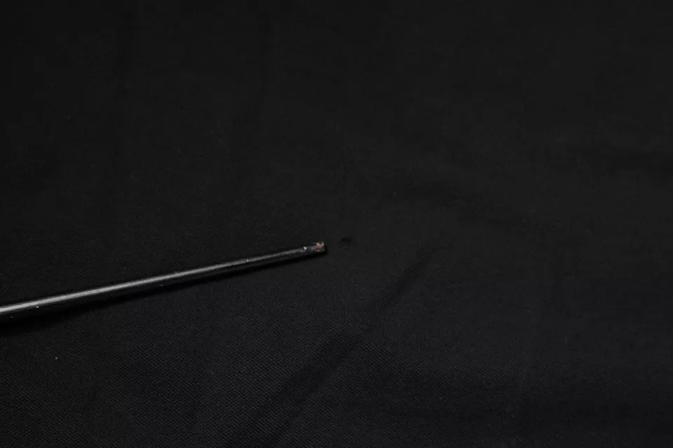 Svart DG-krage med korta ärmar